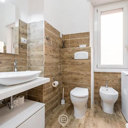 Le Scale Sul Porto * Cagliari